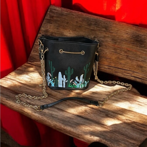 Cactus themed black purse gold tone chain snap close bucket style - Picture 2 of 8